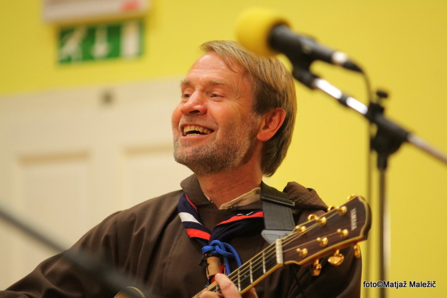 Br. Stane, Pojoči medved