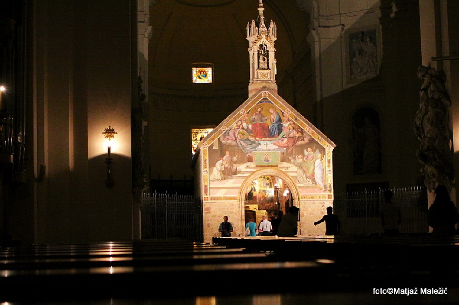 Porcijunkula ponoči- znotraj