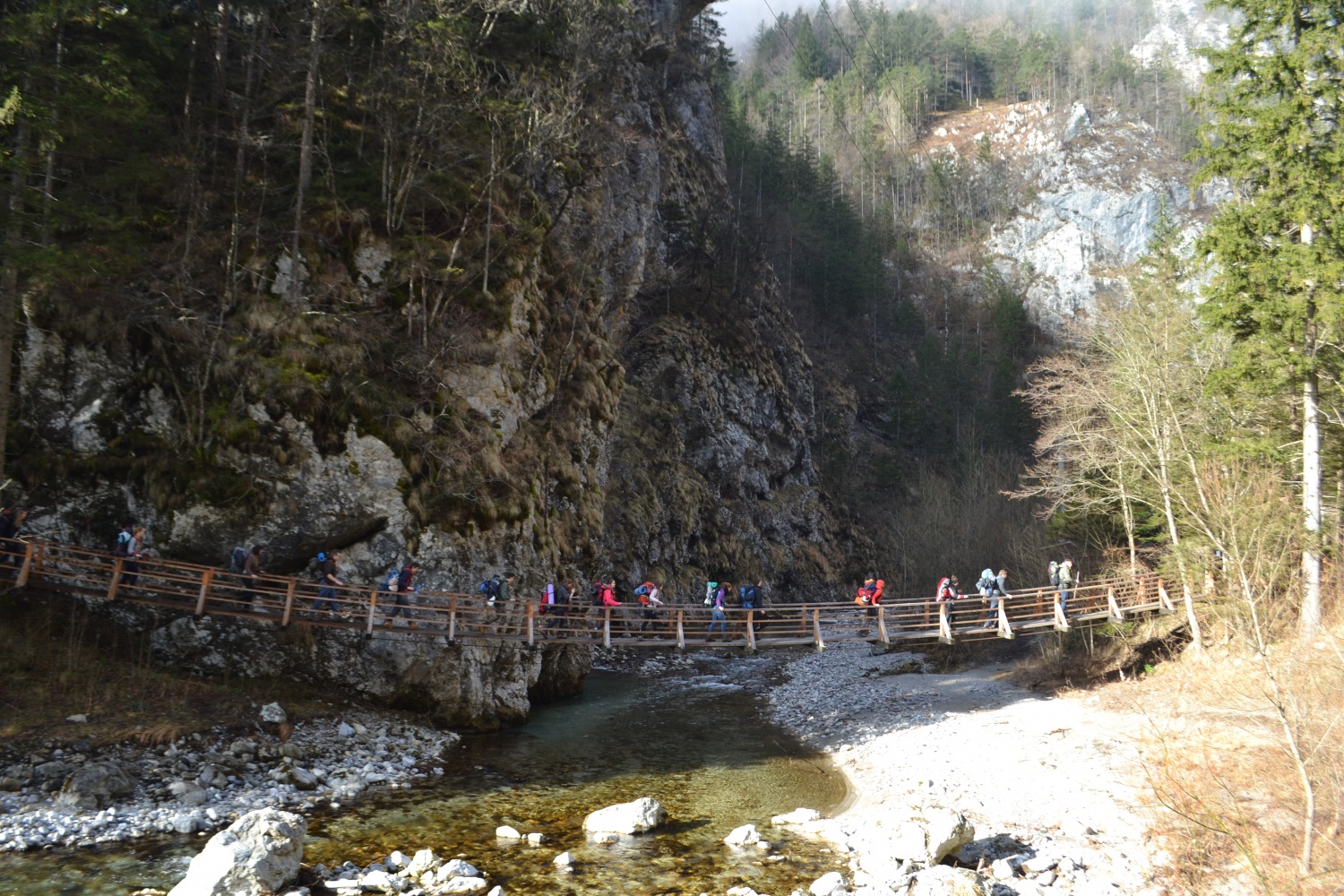 Iz suženjstva v svobodo (Zimovanje treh klanov)