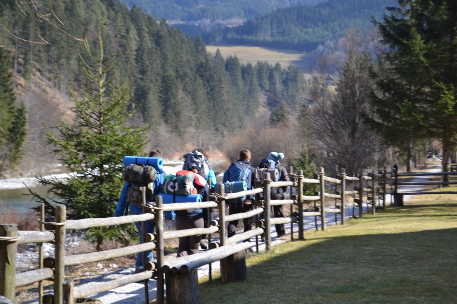 Iz suženjstva v svobodo (Zimovanje treh klanov)