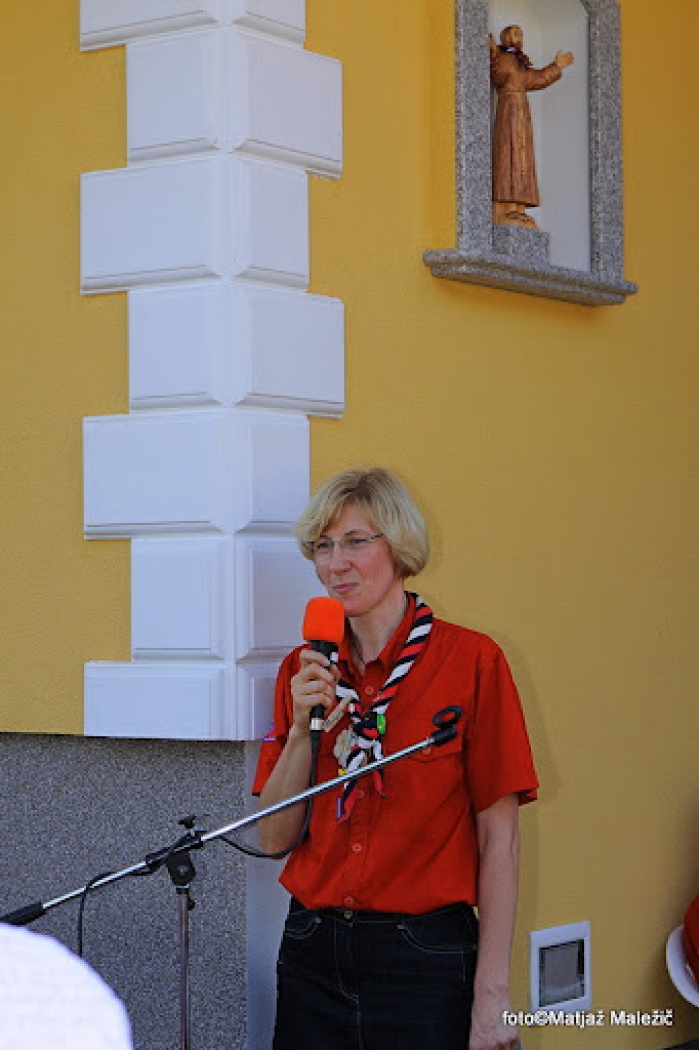 Klavdija, Pojoča medvedka