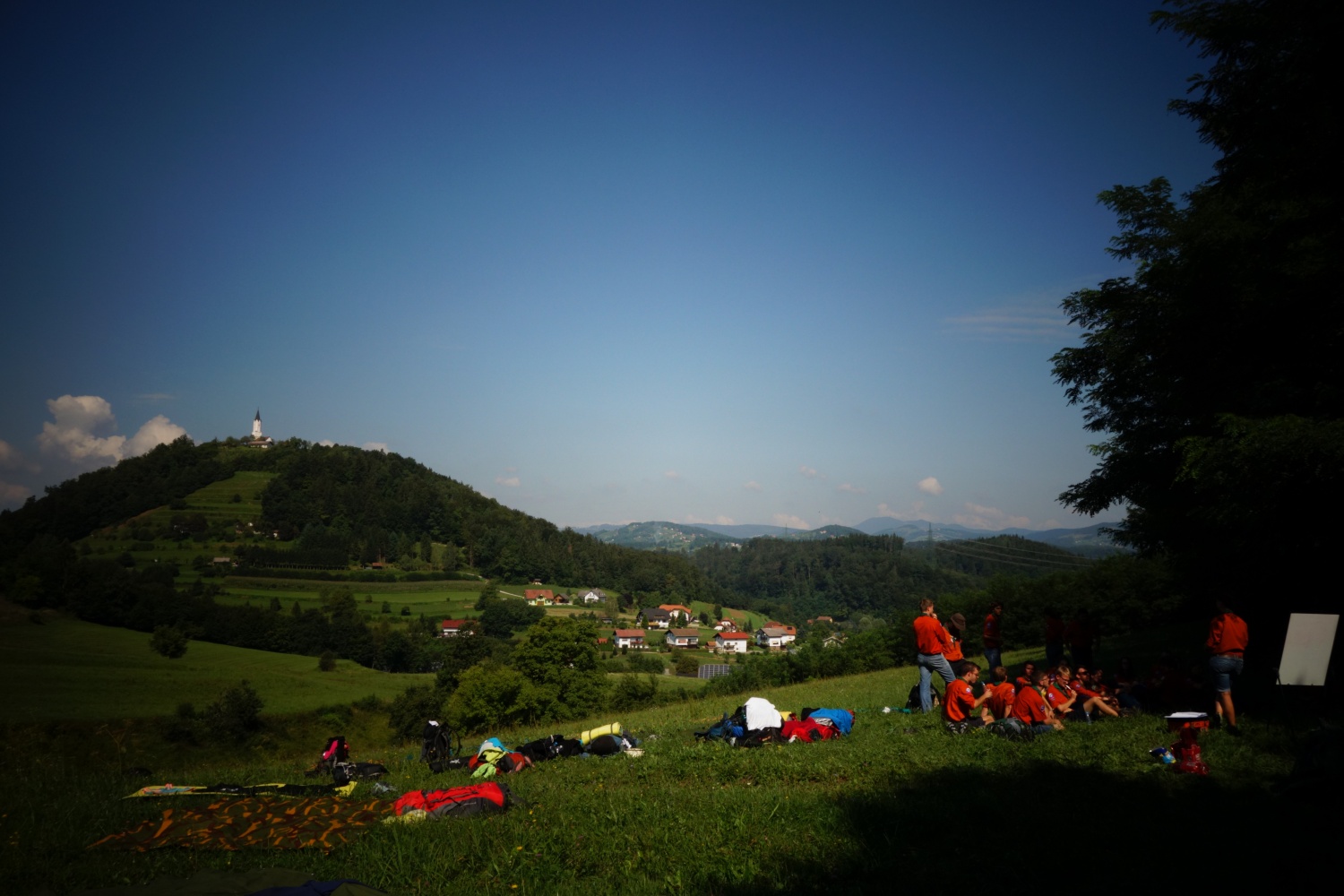 Poleti zdaj, z menoj v skavtski raj ...
