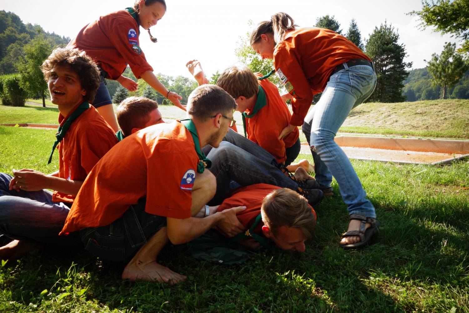 Poleti zdaj, z menoj v skavtski raj ...