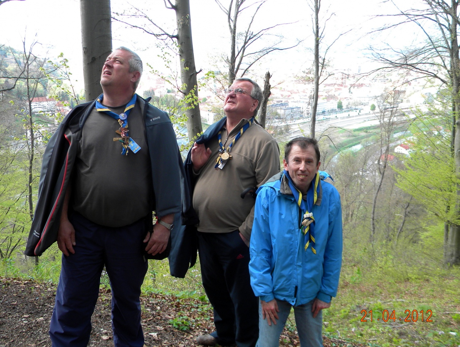 Pred nami se že nekaj vidi.