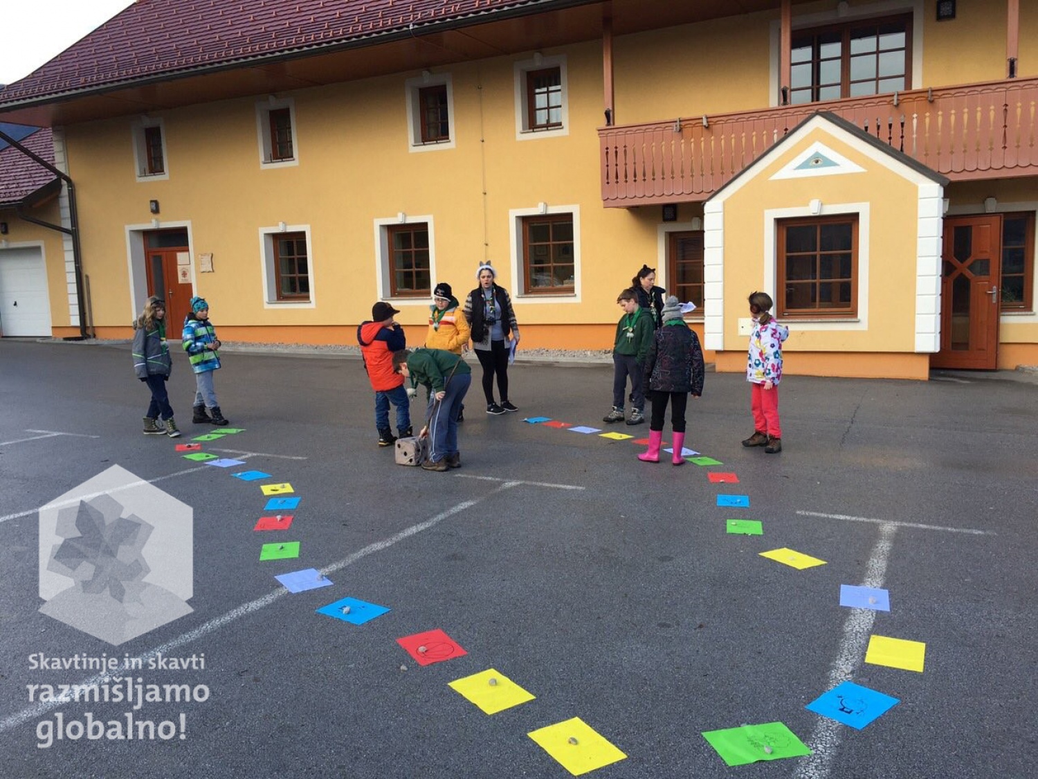 Ko je vse postavljeno na kocko in nam lahko pomaga le naše znanje in sodelovanje.