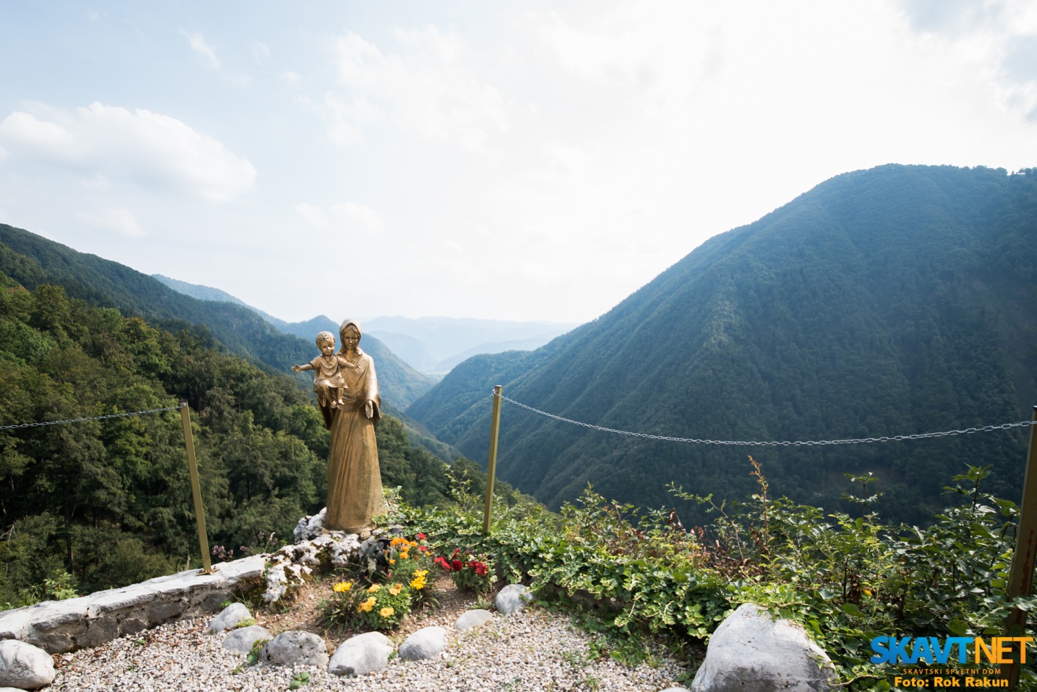 Kip Marije z Jezusom pri komuni Don Pierina v Čadrgu.