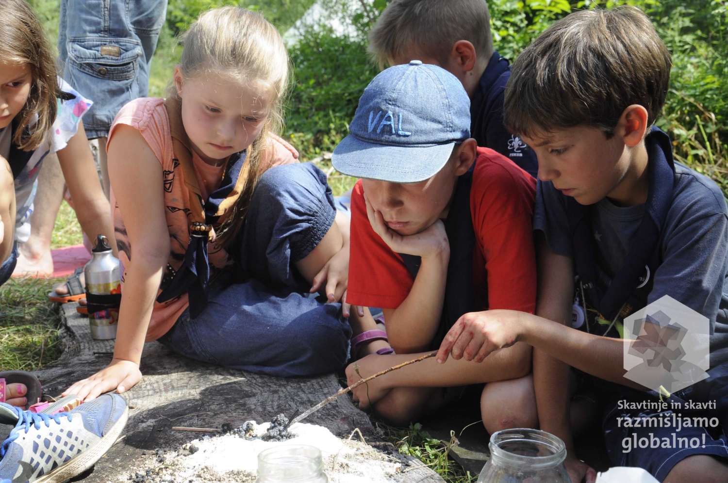 Mlade vzgajamo, da bodo krepili spoštljiv odnos do narave, preko delavnic in z lastnim zgledom.