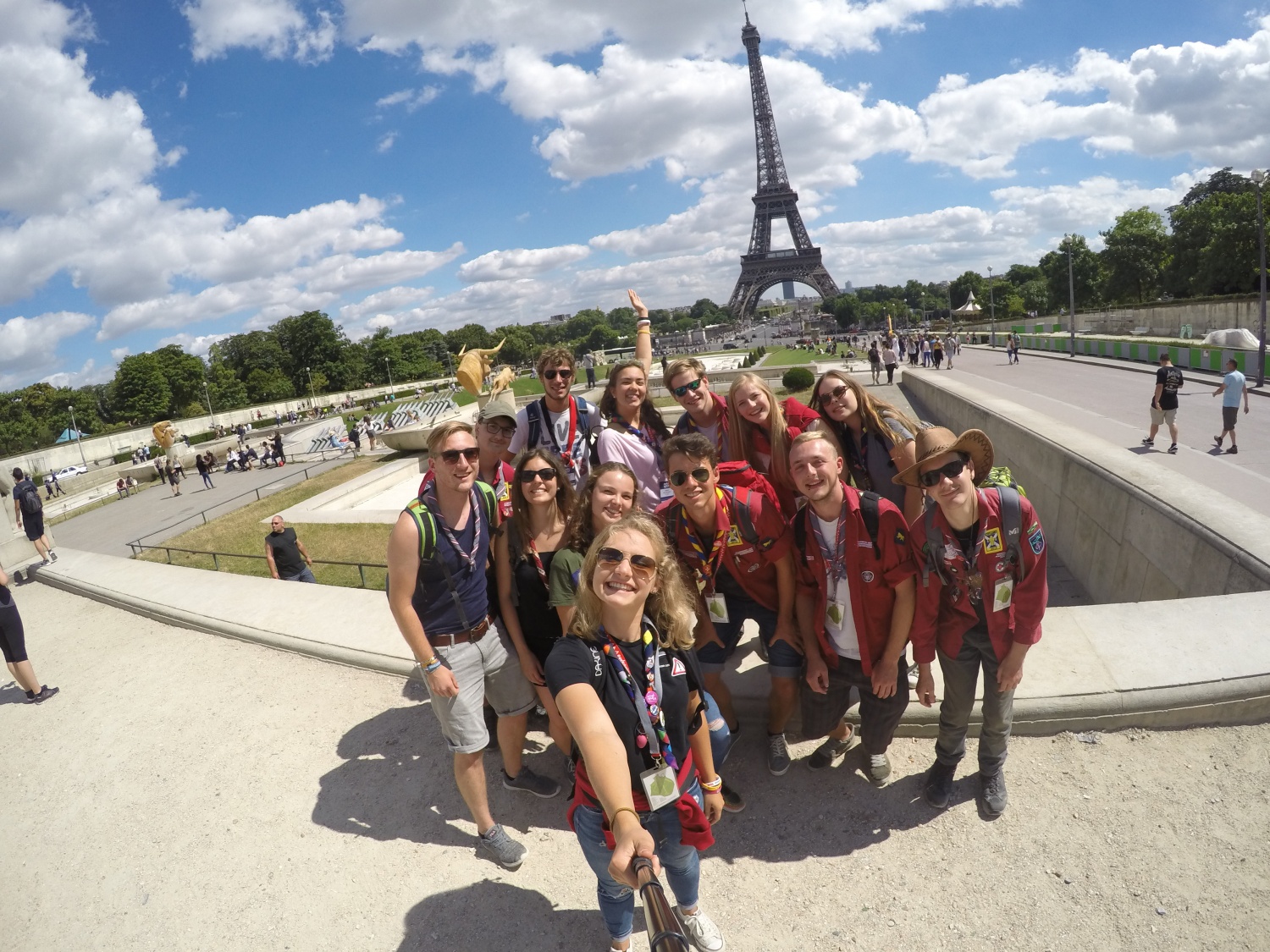 Pa še bolj oddaljen.