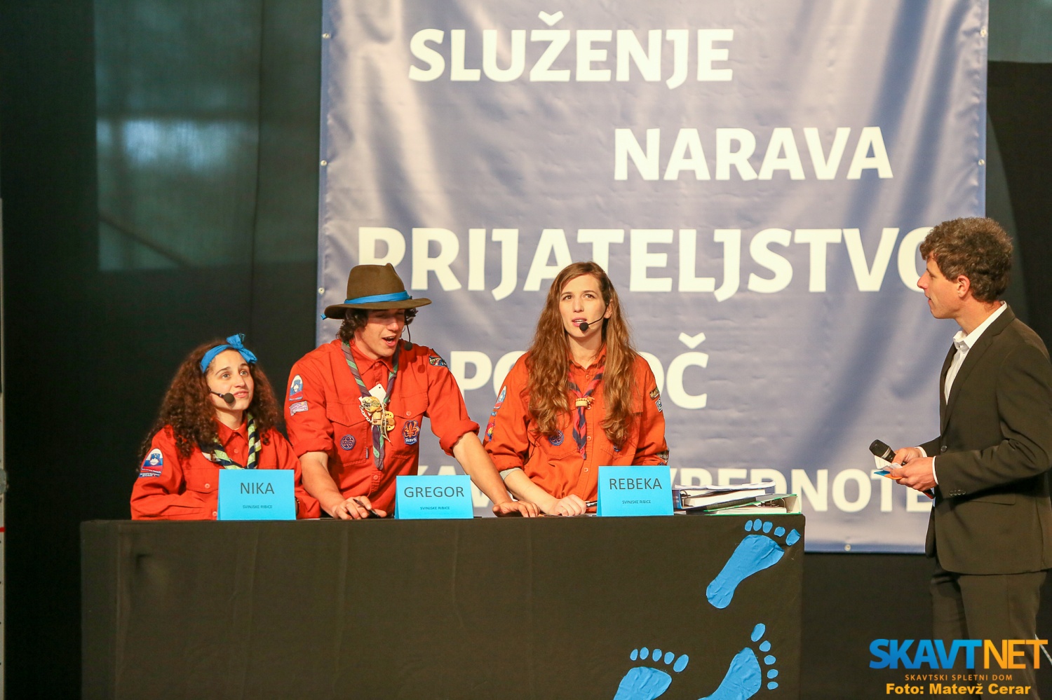 Po kratkem glasbenem predahu se je začelo tekmovanje, v katerem je voditelj oddaje Pusti sled preverjal, koliko tekmovalni ekipi poznata zgodovino ZSKSS.