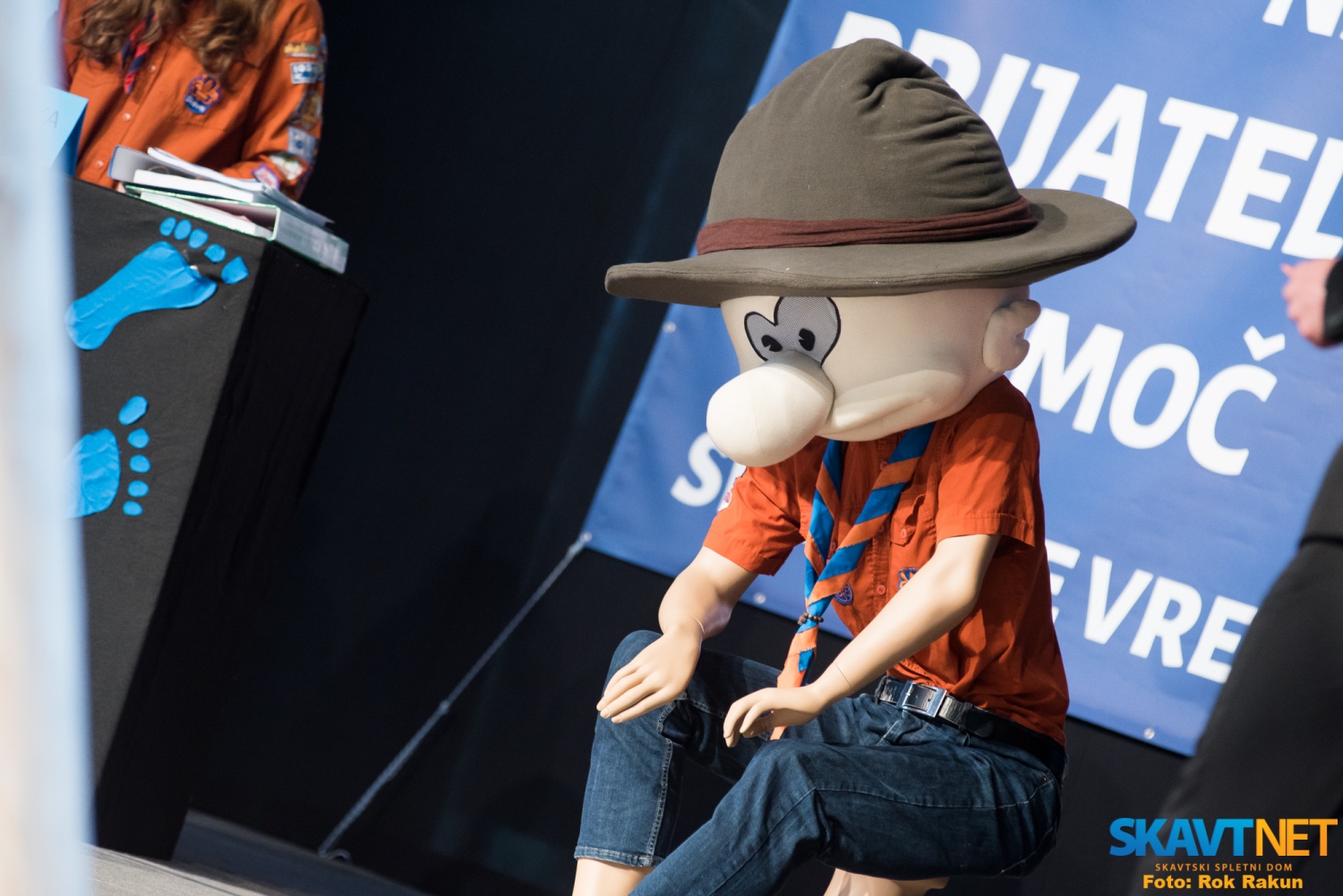 "Spomenik je samo simbol tega “hvala voditeljem”. Le skupaj lahko naredimo simbole, le skupaj lahko spreminjamo svet, le skupaj naredimo več, kot lahko naredi vsak posameznik.”