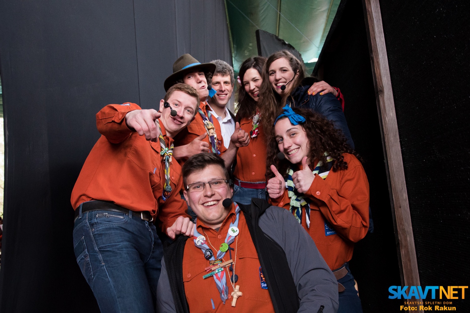 Čeprav se je oddaja Pusti sled zaključila, se pa ni zaključila slavnostna akademija. Sledila je še podelitev skavtskih lilij in skavtskih deteljic - najvišjih priznanj ZSKSS skavtom, ki so s svojim delom pustili nezamenljiv pečat.