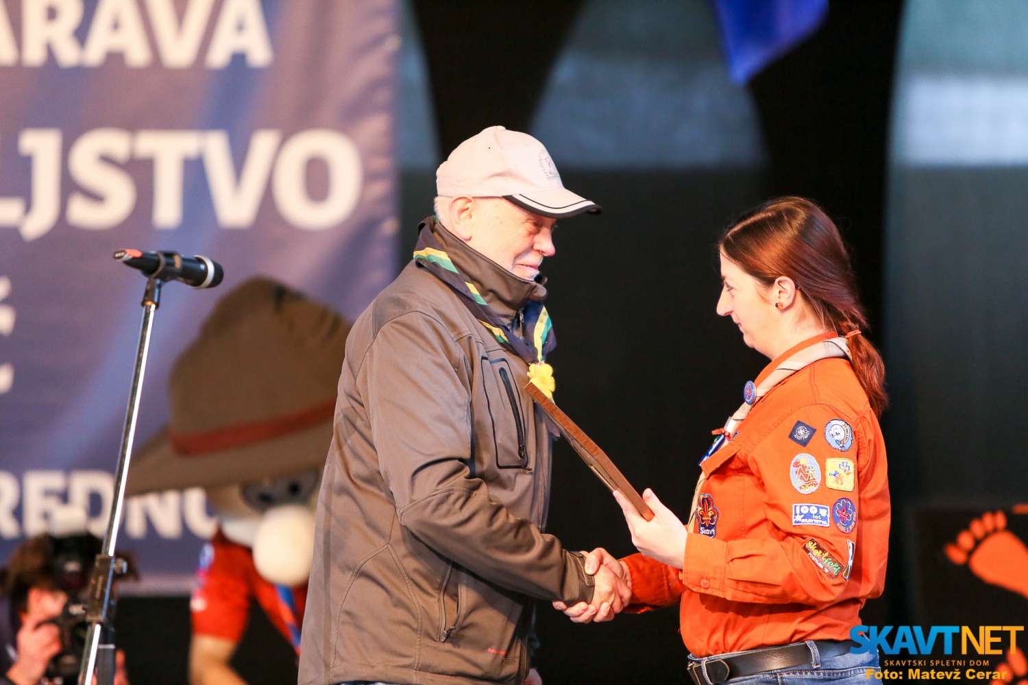 Zlato lilijo je prejel Tone Lesnik, Zamišljeni volk. "Aktivno se je vključil, ko je organizacija najbolj potrebovala odraslo roko ter zrelo in premišljeno vodenje. Vodil jo je v času sprejemanja pomembnih dokumentov in usmeritev. Tako smo v času njegovega načelništva sprejeli Listino slovenskega katoliškega skavtstva in začeli pogovore z mednarodno konferenco katoliškega skavtsva ICCS. Povezal je svoji veliki ljubezni - naravo in skavtstvo in bil sopobudnik skavtske okoljske vzgoje in človek, ki nam je predstavil gozdno pedagogiko. Prav njemu gre zahvala, da smo v najem dobili naš dom v Kočevskem Rogu."