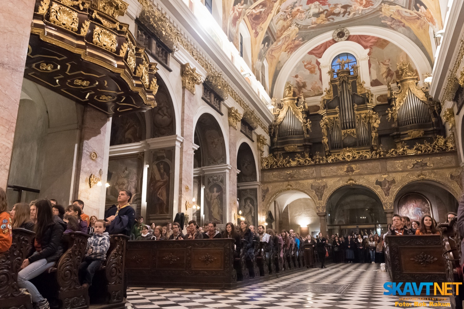 Stolnico smo skavti napolnili do zadnjega kotička.