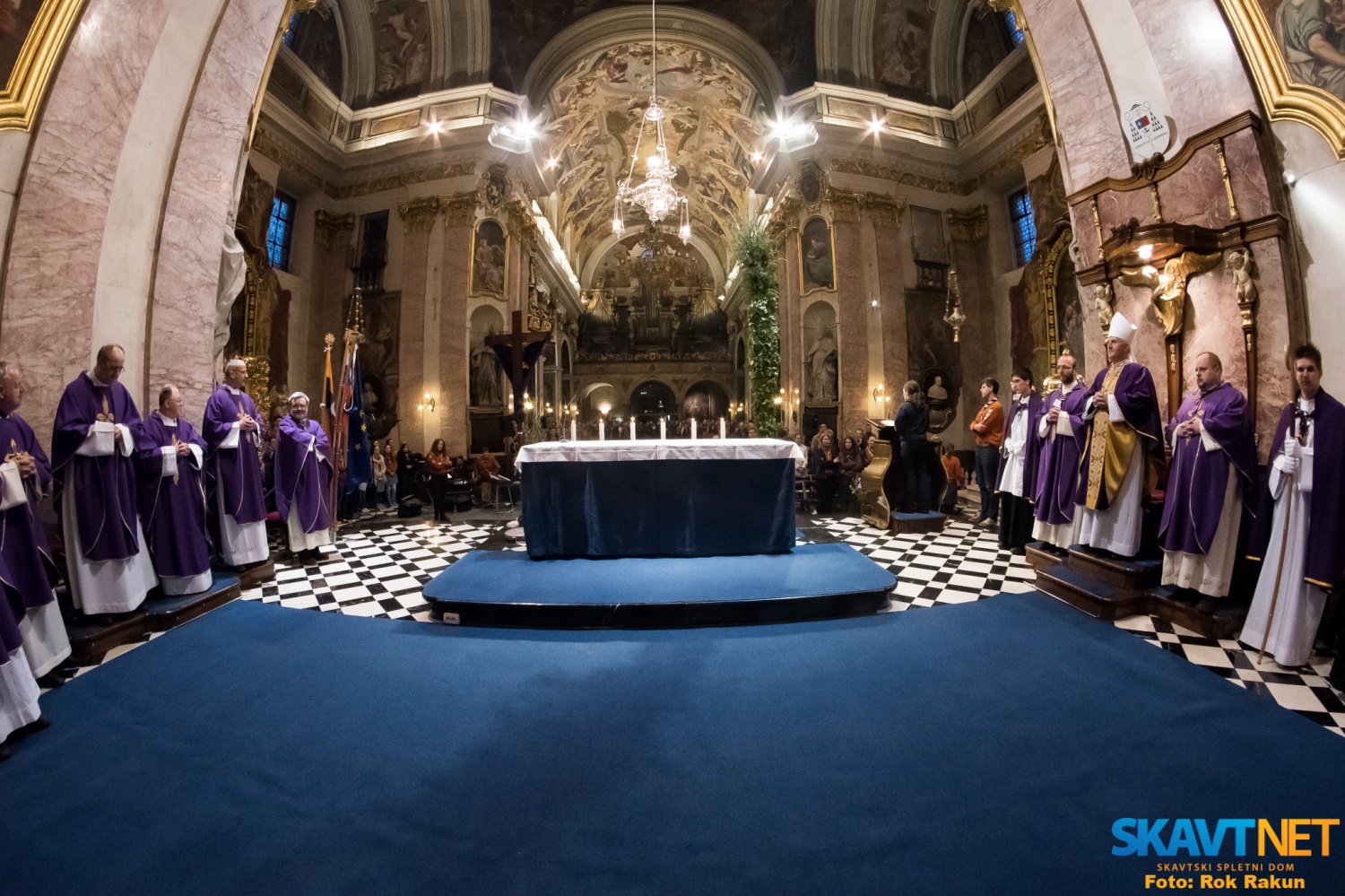 Ob koncu svete maše sta vse zbrane nagovorila še vodji tropa za pripravo praznovanja 25-letnice ZSKSS, Ana Grahor (Ajdovščina-Šturje 1) in Tadej Uršič (Kamnik 1), ki sta se še enkrat zahvalila nadškofu za darovano mašo, vsem zbranim pa voščila "Vse najboljše!" ob našem, skavtskem, rojstnem dnevu.