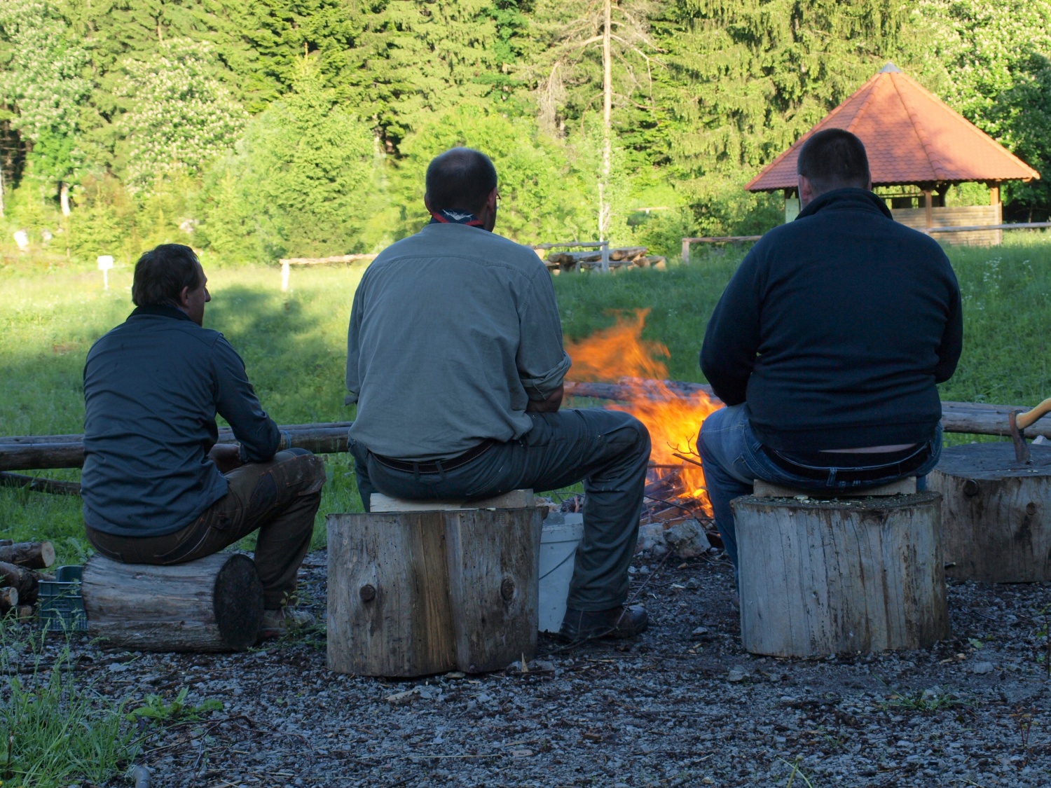 priprava ognja za podpeko