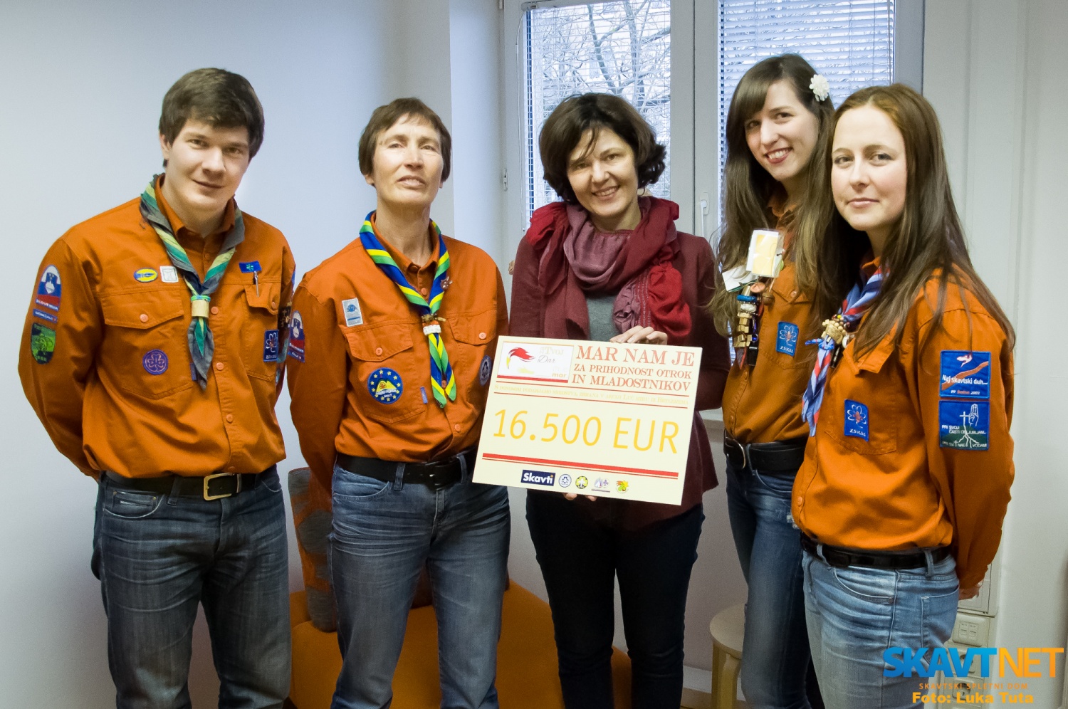 Predaja zbranega denarja projektu Botrstvo