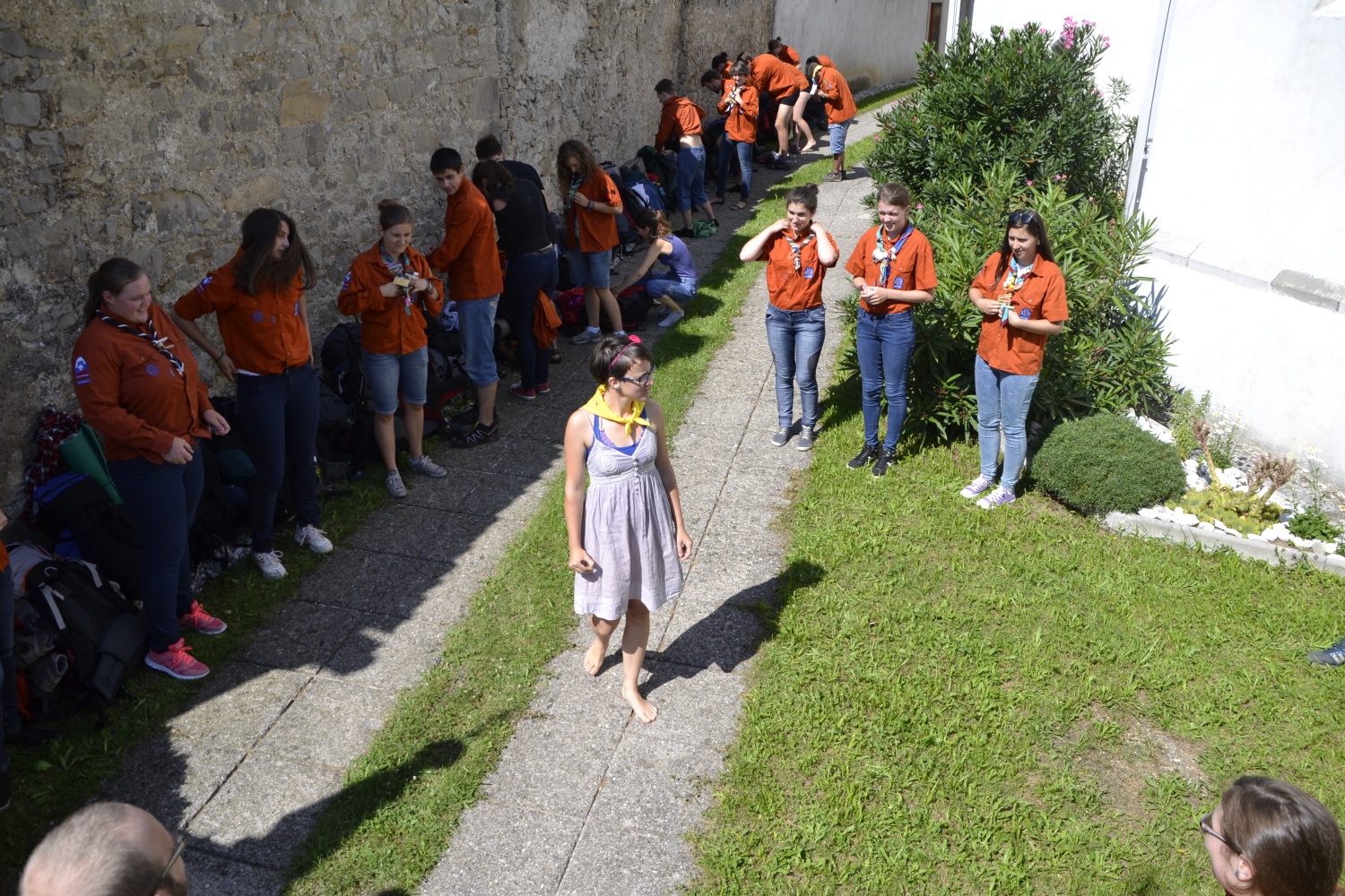 Mala Lucija povabi voditelje na skrivalnice.