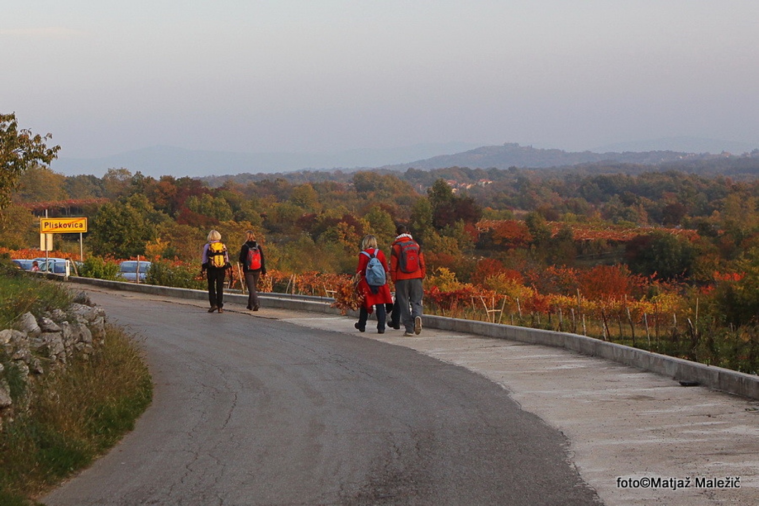 Se vračamo nazaj v vas