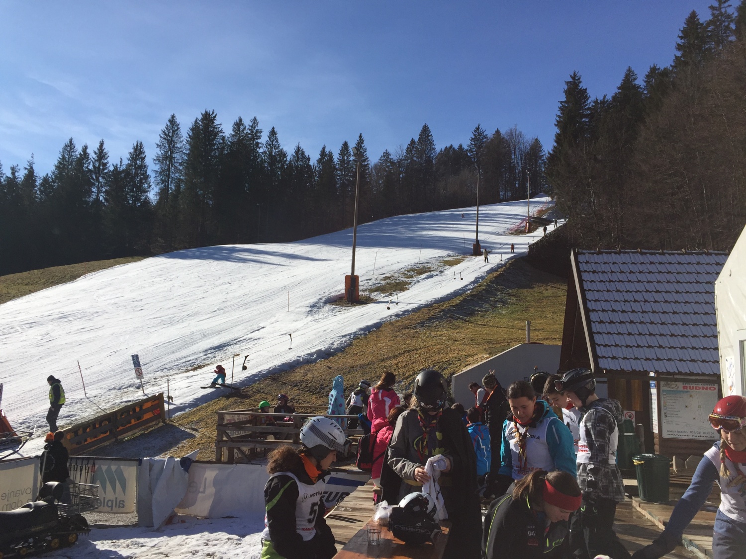 Sneg, sonce, dilce - ne more biti lepše