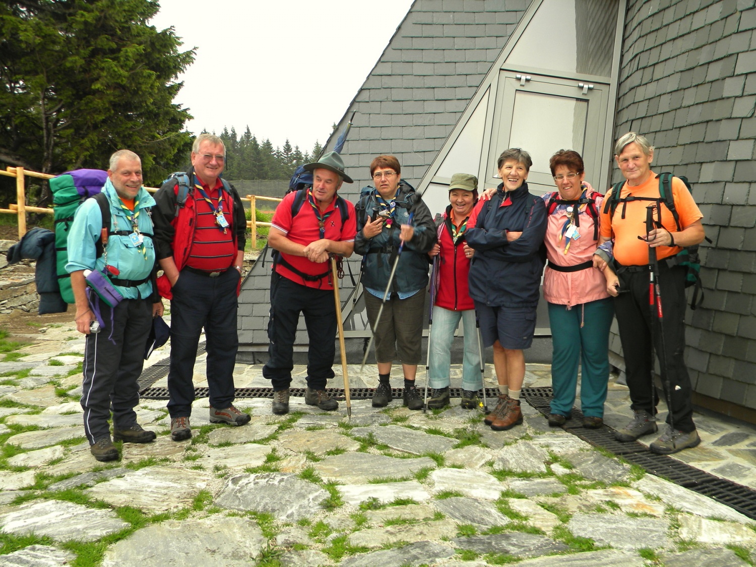 pred cerkvico na Rogli