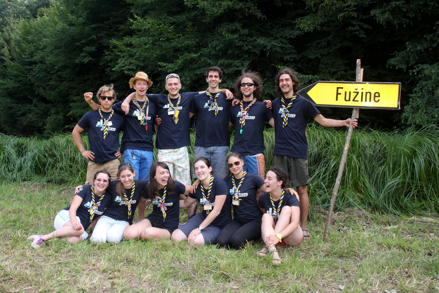 20 let fužincev (Rok stoji tretji iz leve)