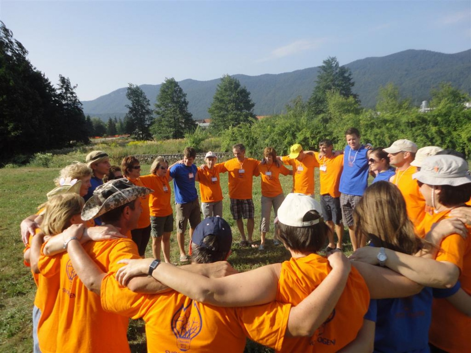 Na letošnjem taboru odraslih skavtinj in skavtov "Veter v jadra", so se spletle marsikatere vezi in ena od teh je bilo tudi povabilo Nevenke in Metke iz BOKSS Ribnica – Dolenja vas: "Naši mladi pripravljajo že vrsto let konec avgusta nekaj posebnega za odrasle – Oratorij Plus. Dogodek, ki je edinstven v Sloveniji, se nama zdi odličen in je vreden ogleda!" Pa sva šla ...