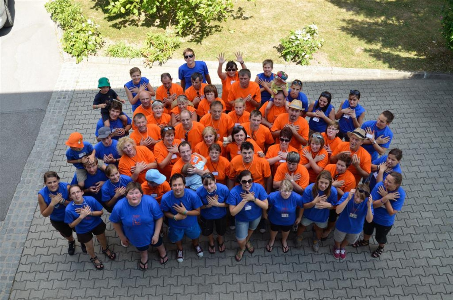 Na letošnjem taboru odraslih skavtinj in skavtov "Veter v jadra", so se spletle marsikatere vezi in ena od teh je bilo tudi povabilo Nevenke in Metke iz BOKSS Ribnica – Dolenja vas: "Naši mladi pripravljajo že vrsto let konec avgusta nekaj posebnega za odrasle – Oratorij Plus. Dogodek, ki je edinstven v Sloveniji, se nama zdi odličen in je vreden ogleda!" Pa sva šla ...