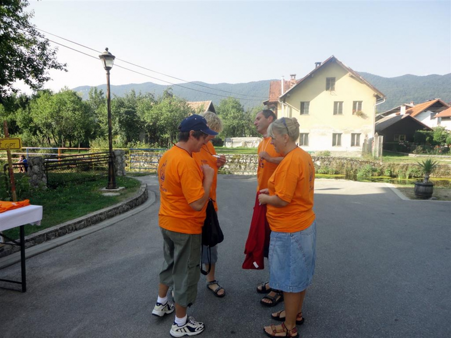 Na letošnjem taboru odraslih skavtinj in skavtov "Veter v jadra", so se spletle marsikatere vezi in ena od teh je bilo tudi povabilo Nevenke in Metke iz BOKSS Ribnica – Dolenja vas: "Naši mladi pripravljajo že vrsto let konec avgusta nekaj posebnega za odrasle – Oratorij Plus. Dogodek, ki je edinstven v Sloveniji, se nama zdi odličen in je vreden ogleda!" Pa sva šla ...