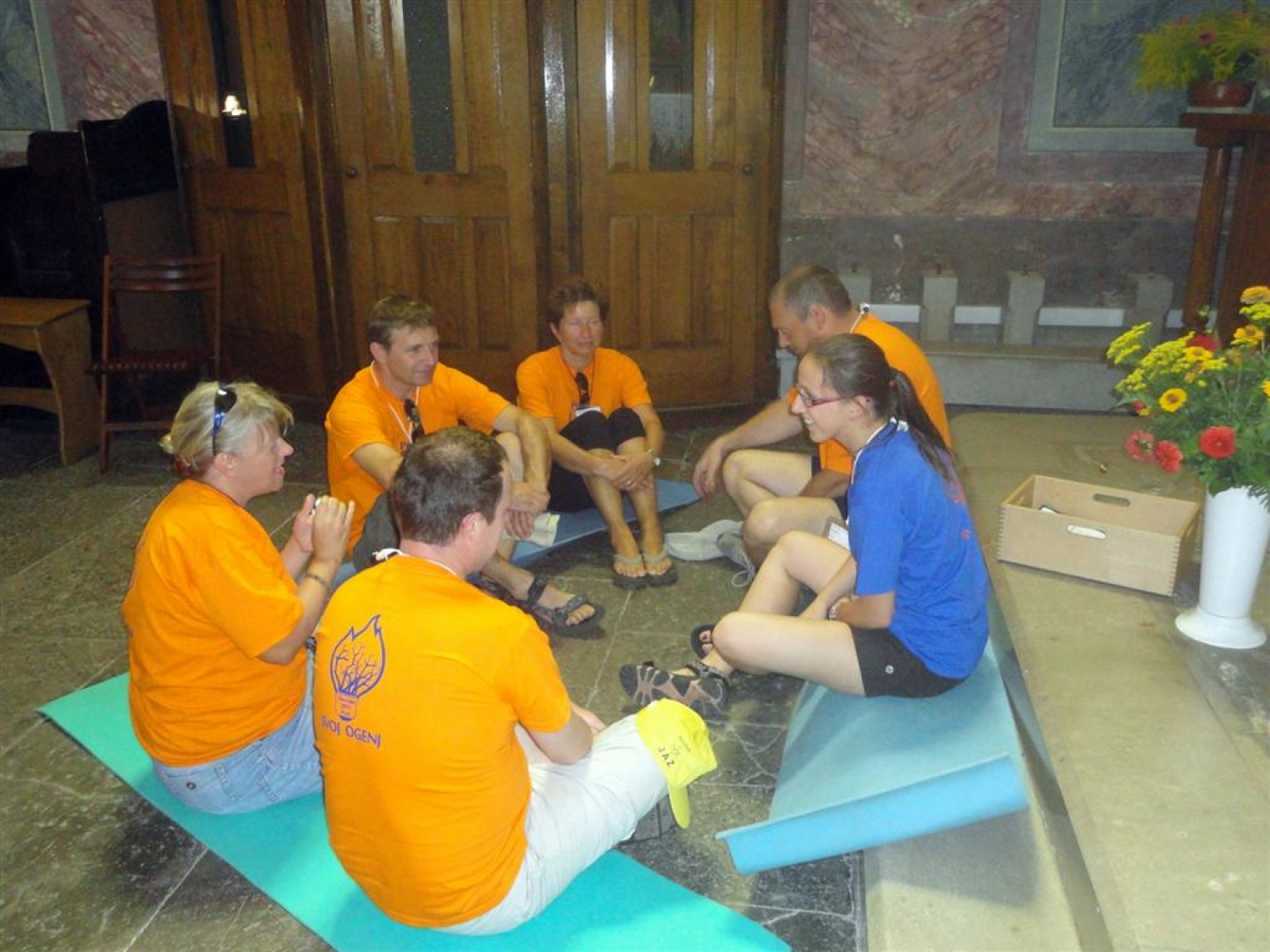 Na letošnjem taboru odraslih skavtinj in skavtov "Veter v jadra", so se spletle marsikatere vezi in ena od teh je bilo tudi povabilo Nevenke in Metke iz BOKSS Ribnica – Dolenja vas: "Naši mladi pripravljajo že vrsto let konec avgusta nekaj posebnega za odrasle – Oratorij Plus. Dogodek, ki je edinstven v Sloveniji, se nama zdi odličen in je vreden ogleda!" Pa sva šla ...