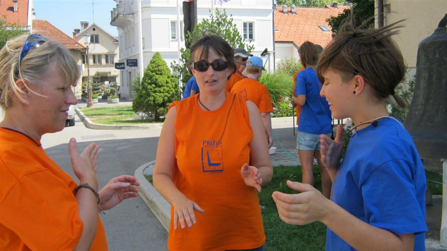 Na letošnjem taboru odraslih skavtinj in skavtov "Veter v jadra", so se spletle marsikatere vezi in ena od teh je bilo tudi povabilo Nevenke in Metke iz BOKSS Ribnica – Dolenja vas: "Naši mladi pripravljajo že vrsto let konec avgusta nekaj posebnega za odrasle – Oratorij Plus. Dogodek, ki je edinstven v Sloveniji, se nama zdi odličen in je vreden ogleda!" Pa sva šla ...
