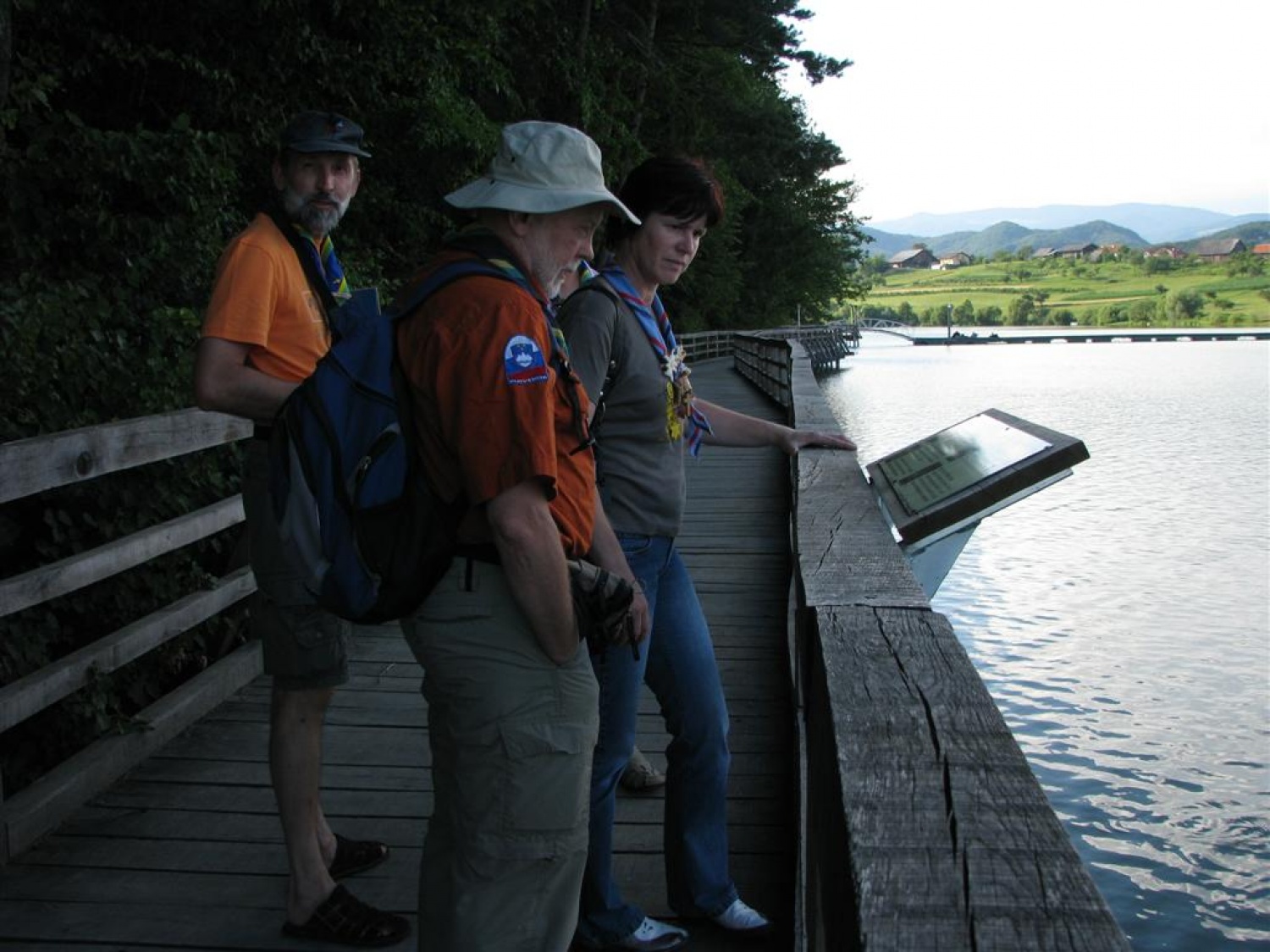 Ob Šmartinskem jezeru pri Celju so trenerji Skavtske akademije ZBOKSS načrtovali nadaljevanje programa. Rezervirajte si jesenske termine.