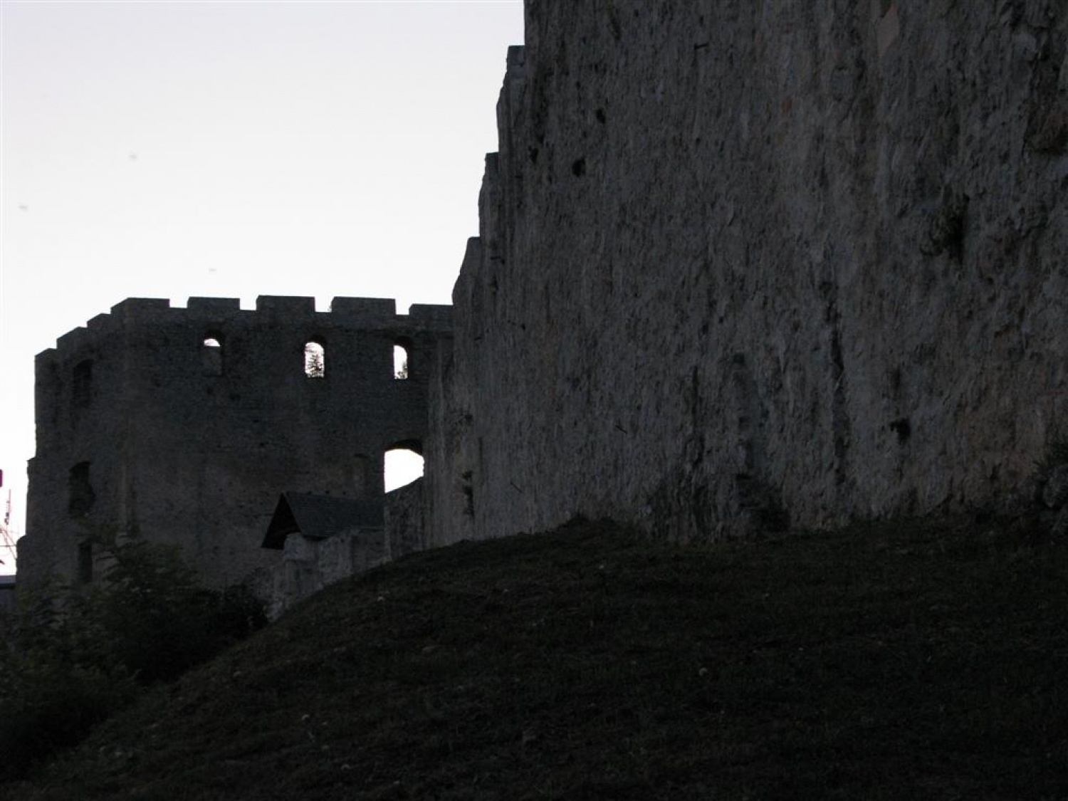 Ob Šmartinskem jezeru pri Celju so trenerji Skavtske akademije ZBOKSS načrtovali nadaljevanje programa. Rezervirajte si jesenske termine.