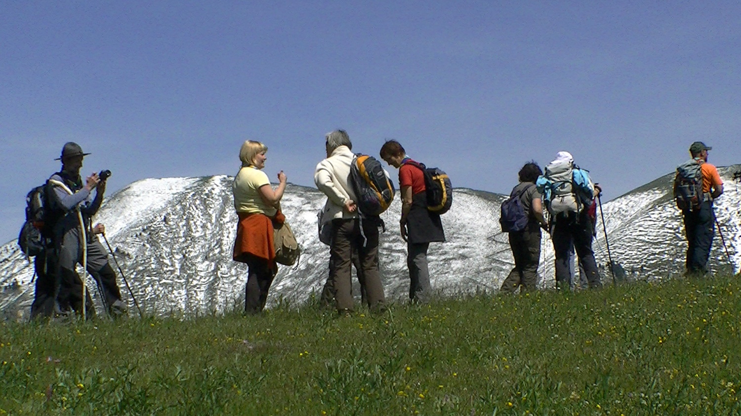 pod vrhom, vzadaj Golica