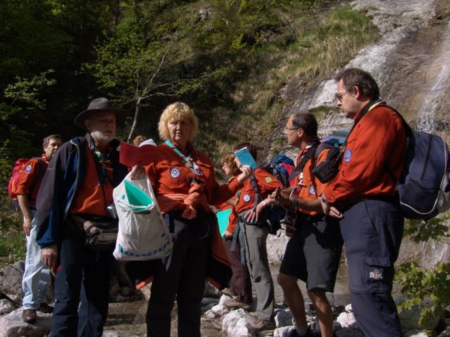 Prelepe tri dni nam je podaril Gospod. Nekaj treme zaradi izpitov in predstavljanja projektov za začetek, duhovno bogato puščavo, služenje na Matkovem in lep deževen dan za konec.