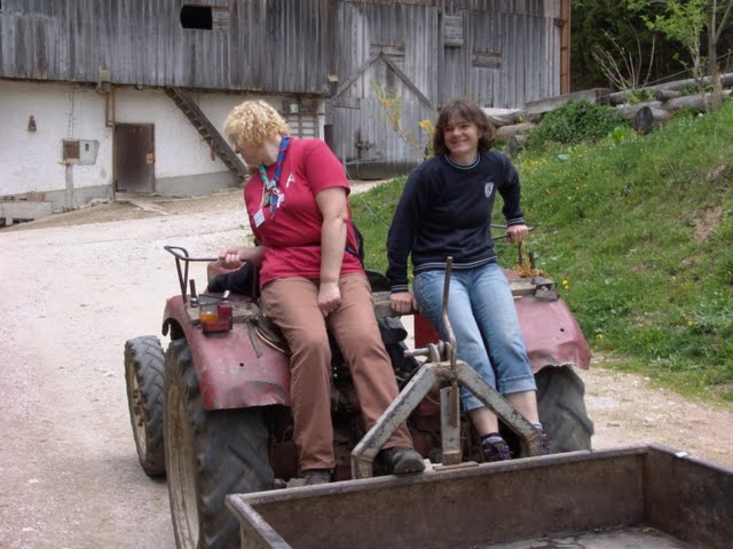 Prelepe tri dni nam je podaril Gospod. Nekaj treme zaradi izpitov in predstavljanja projektov za začetek, duhovno bogato puščavo, služenje na Matkovem in lep deževen dan za konec.