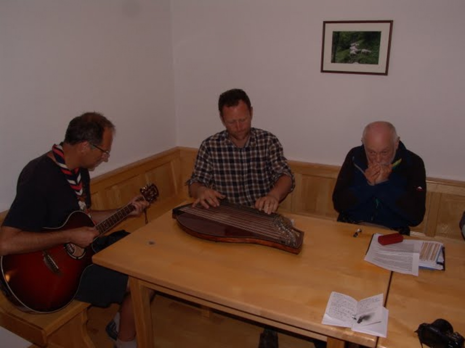 Prelepe tri dni nam je podaril Gospod. Nekaj treme zaradi izpitov in predstavljanja projektov za začetek, duhovno bogato puščavo, služenje na Matkovem in lep deževen dan za konec.