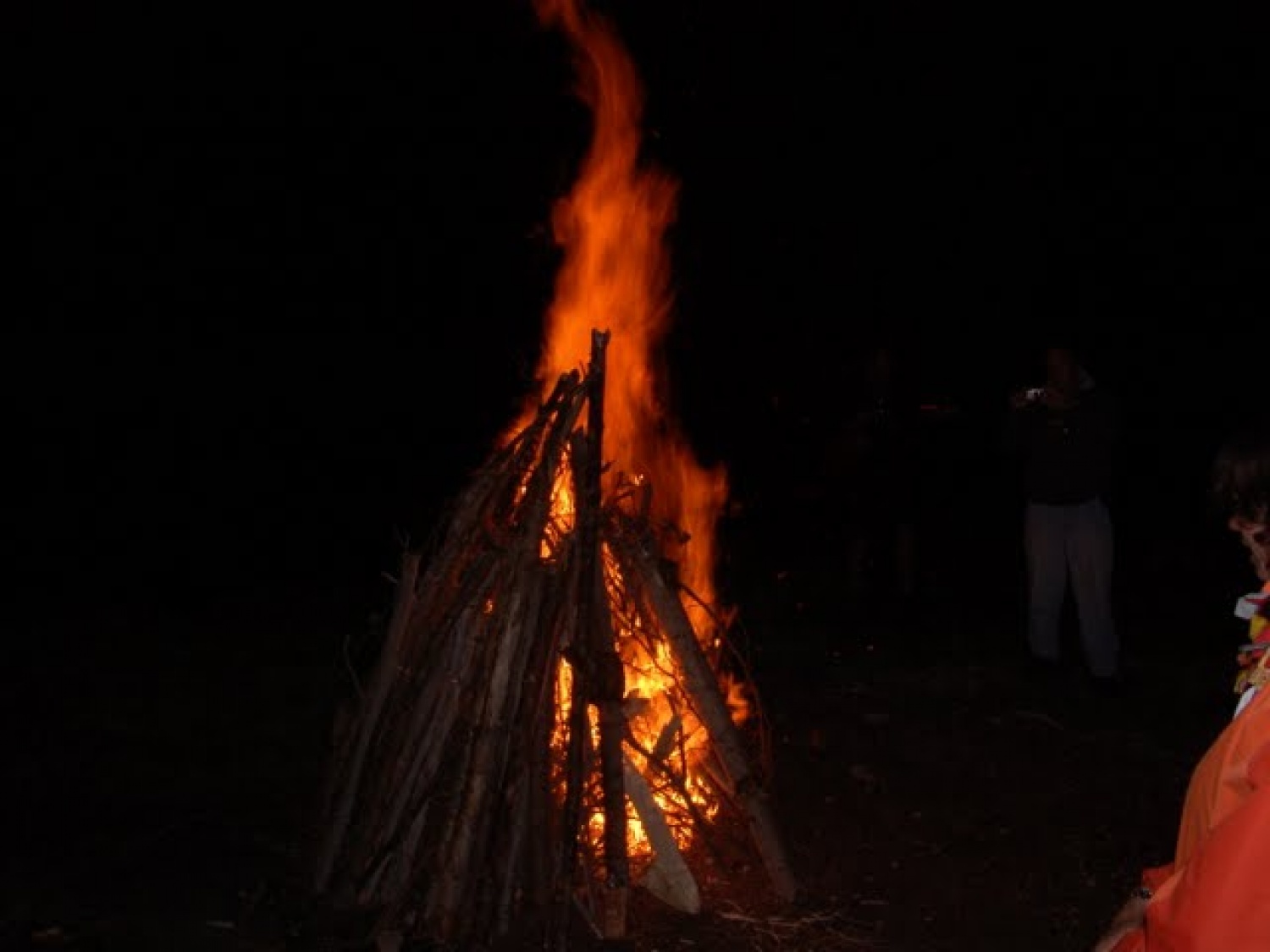 Prelepe tri dni nam je podaril Gospod. Nekaj treme zaradi izpitov in predstavljanja projektov za začetek, duhovno bogato puščavo, služenje na Matkovem in lep deževen dan za konec.