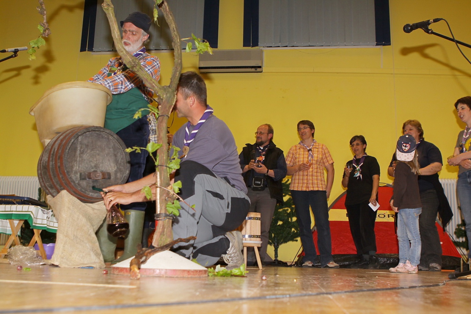 Iz soda gre v flaše,…