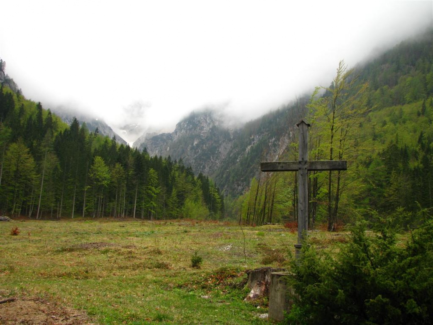 Vsi trije trenerji Skavtske akademije ZBOKSS smo se zbrali v Matkovem kotu, da bi načrtovali nadaljevanje druge ponovitve programa Skavt, se družili in povezali v trden tim.