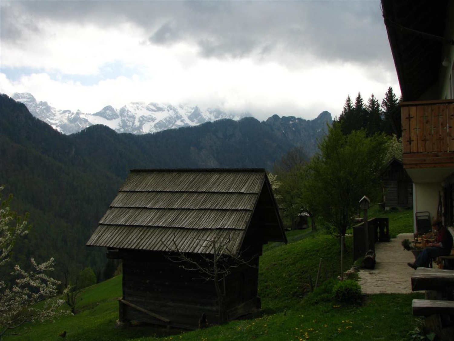 Vsi trije trenerji Skavtske akademije ZBOKSS smo se zbrali v Matkovem kotu, da bi načrtovali nadaljevanje druge ponovitve programa Skavt, se družili in povezali v trden tim.
