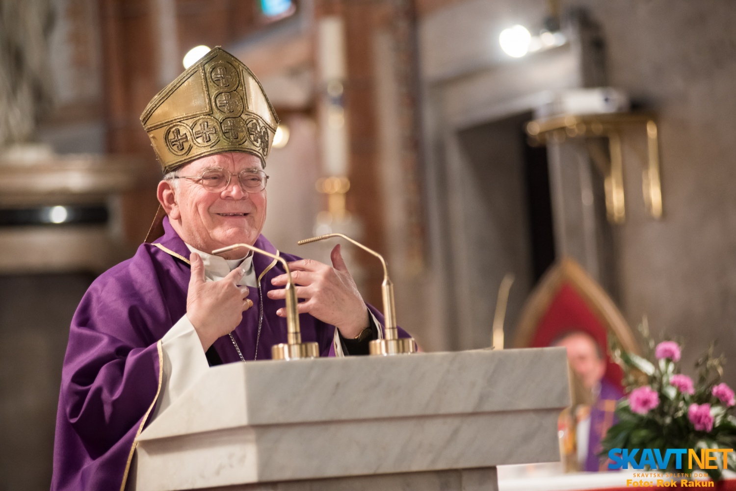 Zbrane je nagovoril celjski škof Stanislav Lipovšek