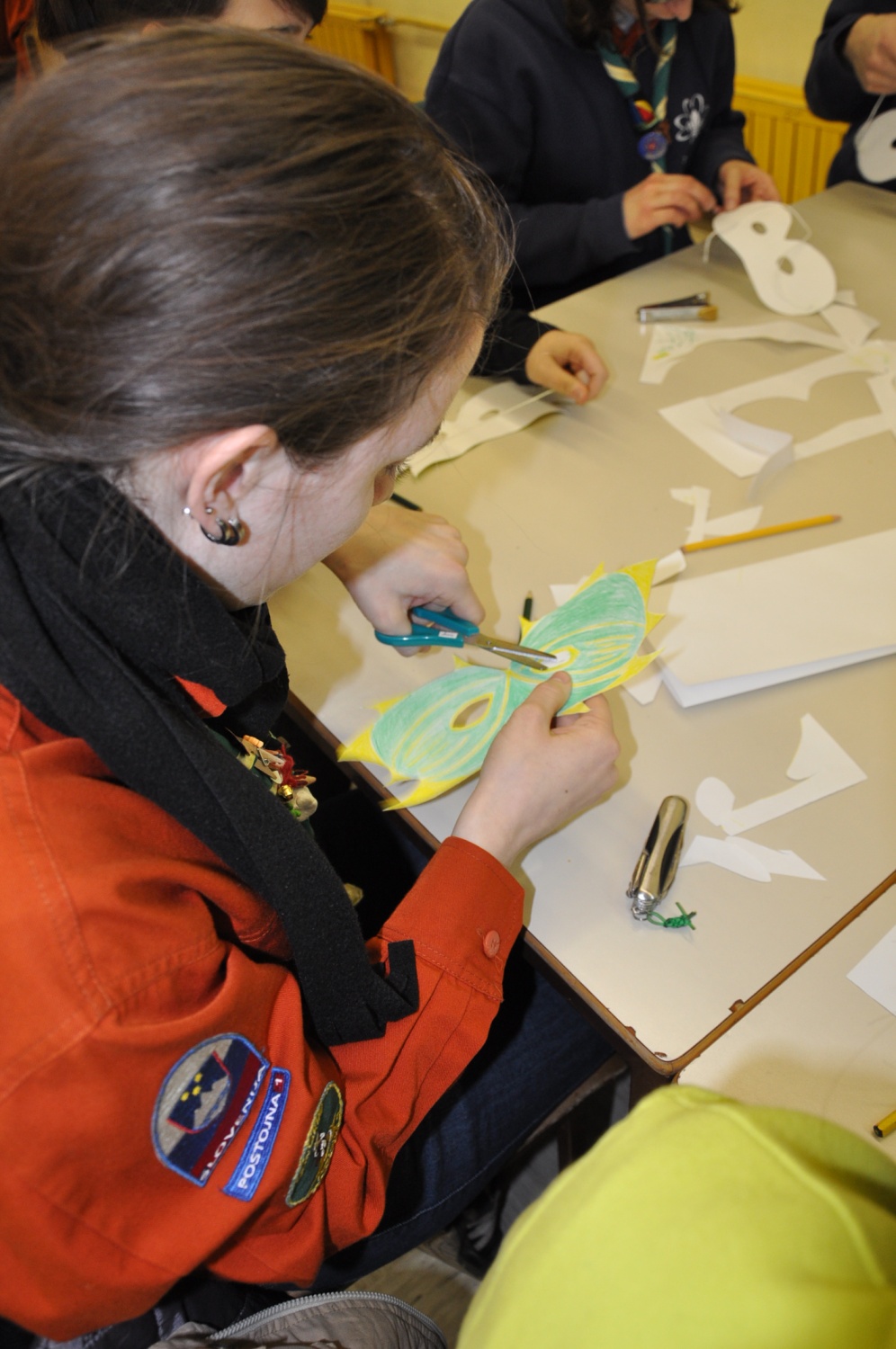 Izdelali smo si maske in skozi njih pogledali drugače