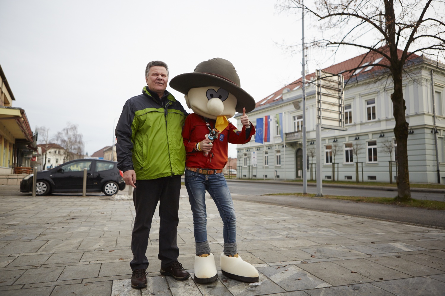 Cerkniški župan s skavtom.