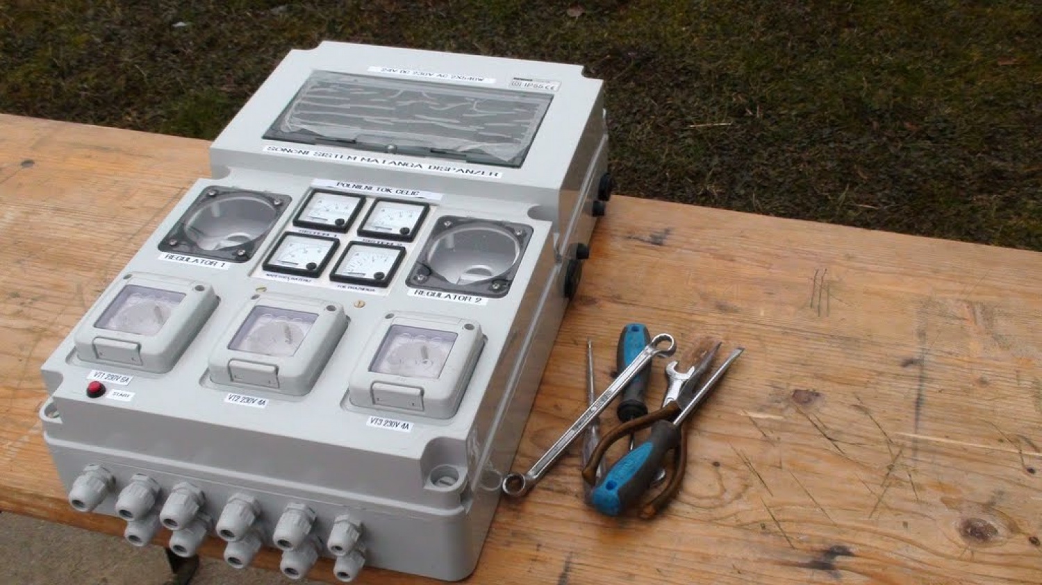 Kkavtska akademija super zamisel. Zakaj? Ne samo zato, da se bodo ukaželjni še bolj poučili o skavstvu in vodenju, pač pa tudi zato, ker se brez akademije ne bi zgodilo to kar smo doživeli v soboto. Dva projekta: tehničnega v obliki dveh sončnih elektrarn in kulturnega v obliki učenja ljudske glasbe in plesa.