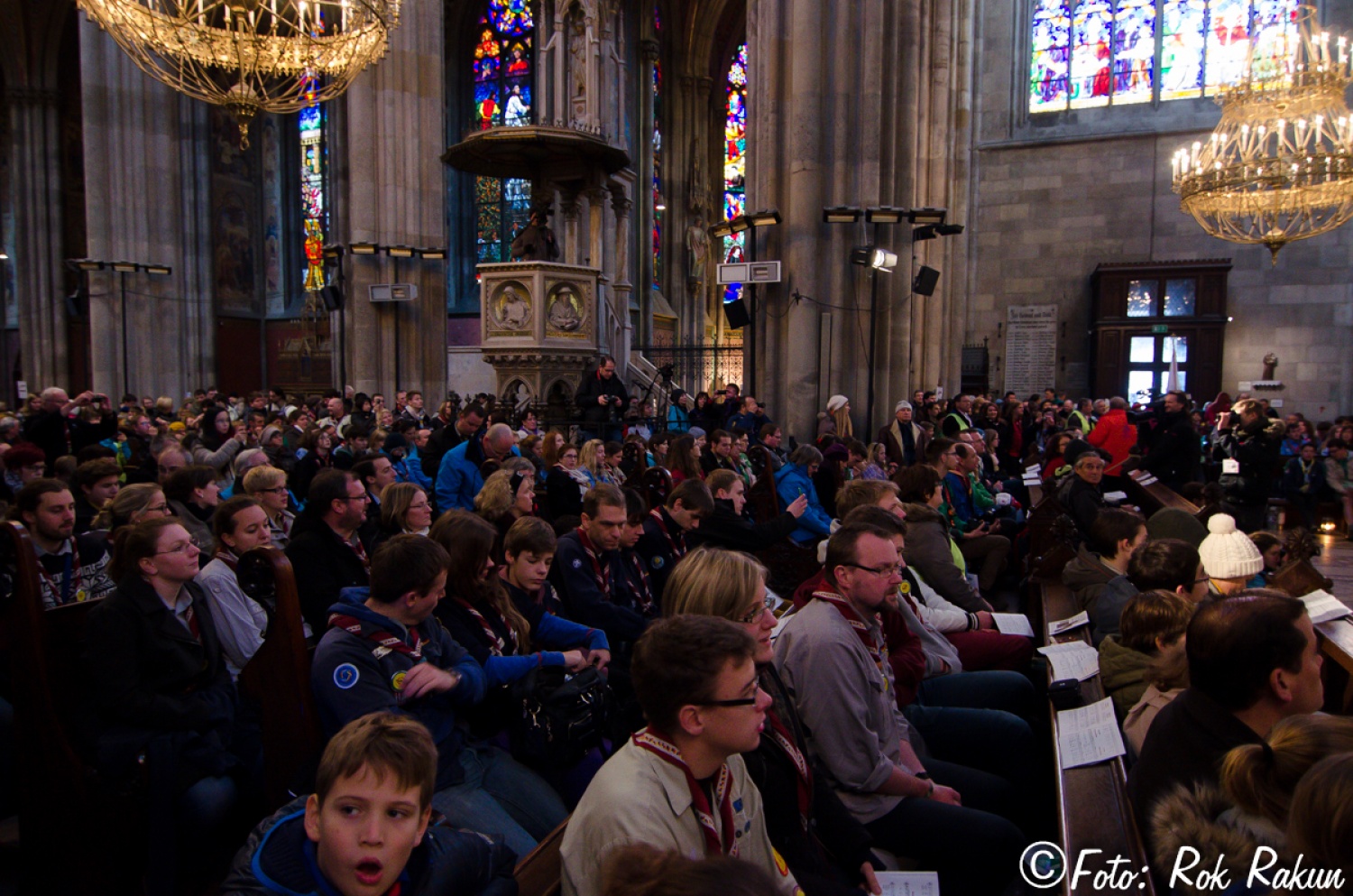 Luč miru iz Betlehema že v rokah slovenske delegacije