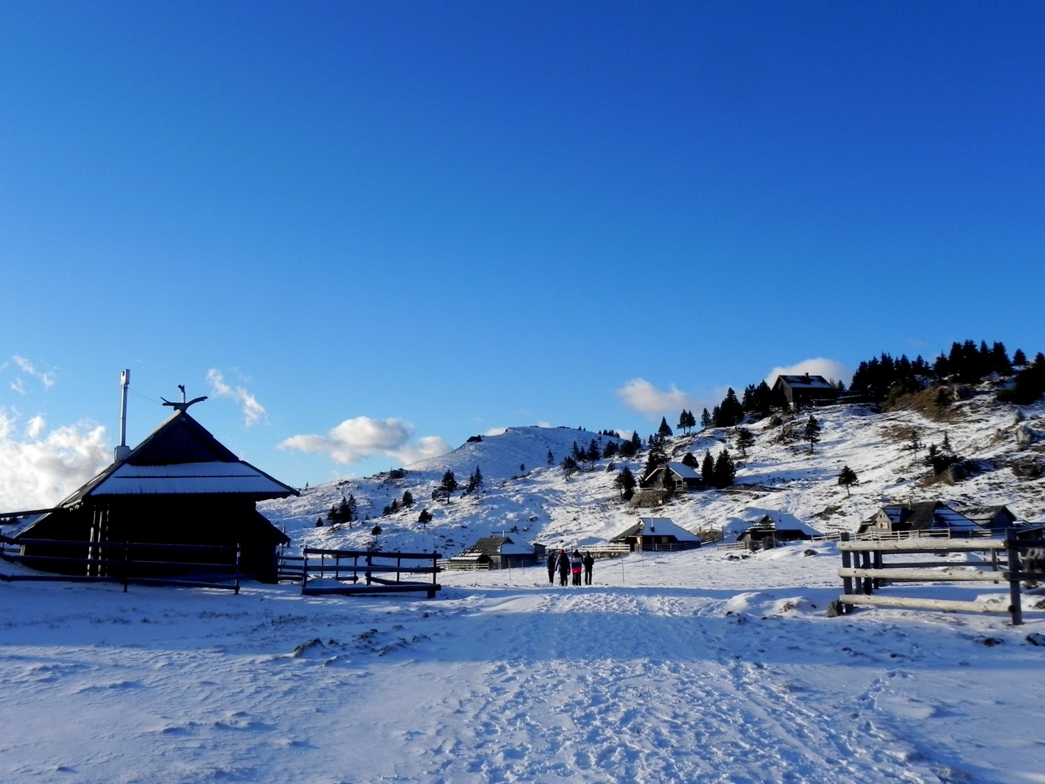 Plamen zasvetil tudi na Veliki planini