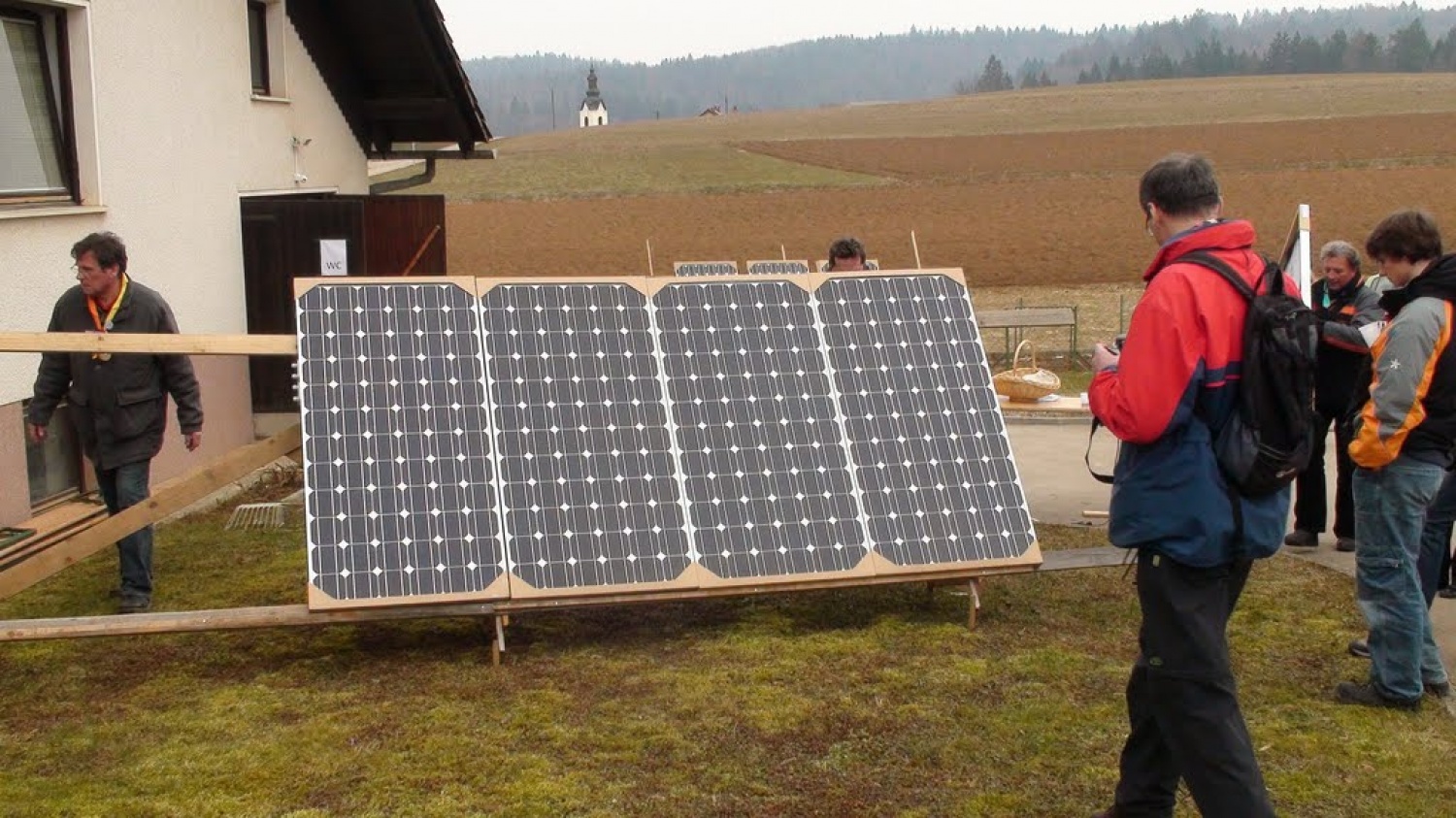 Kkavtska akademija super zamisel. Zakaj? Ne samo zato, da se bodo ukaželjni še bolj poučili o skavstvu in vodenju, pač pa tudi zato, ker se brez akademije ne bi zgodilo to kar smo doživeli v soboto. Dva projekta: tehničnega v obliki dveh sončnih elektrarn in kulturnega v obliki učenja ljudske glasbe in plesa.