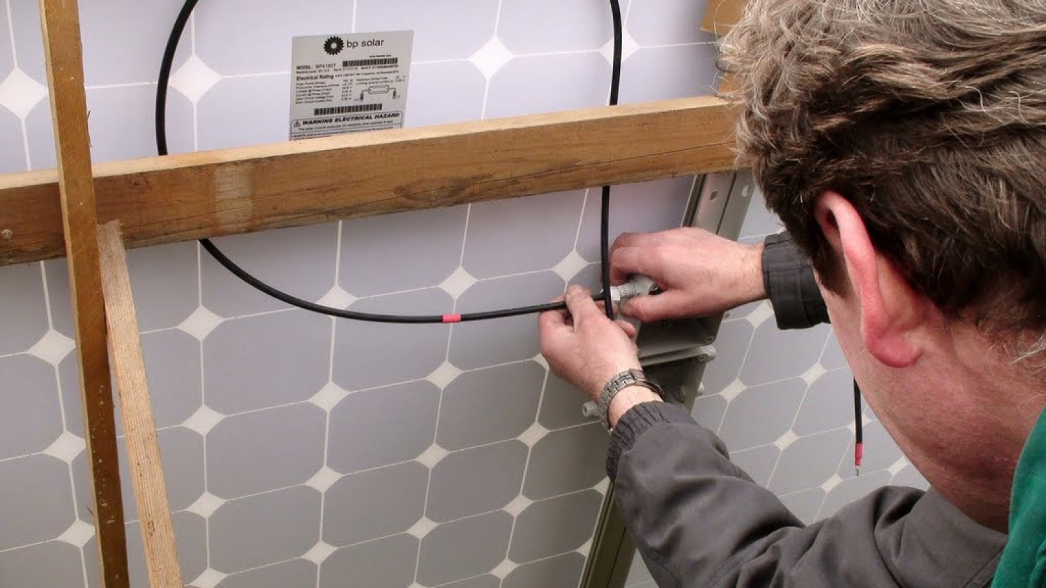 Kkavtska akademija super zamisel. Zakaj? Ne samo zato, da se bodo ukaželjni še bolj poučili o skavstvu in vodenju, pač pa tudi zato, ker se brez akademije ne bi zgodilo to kar smo doživeli v soboto. Dva projekta: tehničnega v obliki dveh sončnih elektrarn in kulturnega v obliki učenja ljudske glasbe in plesa.