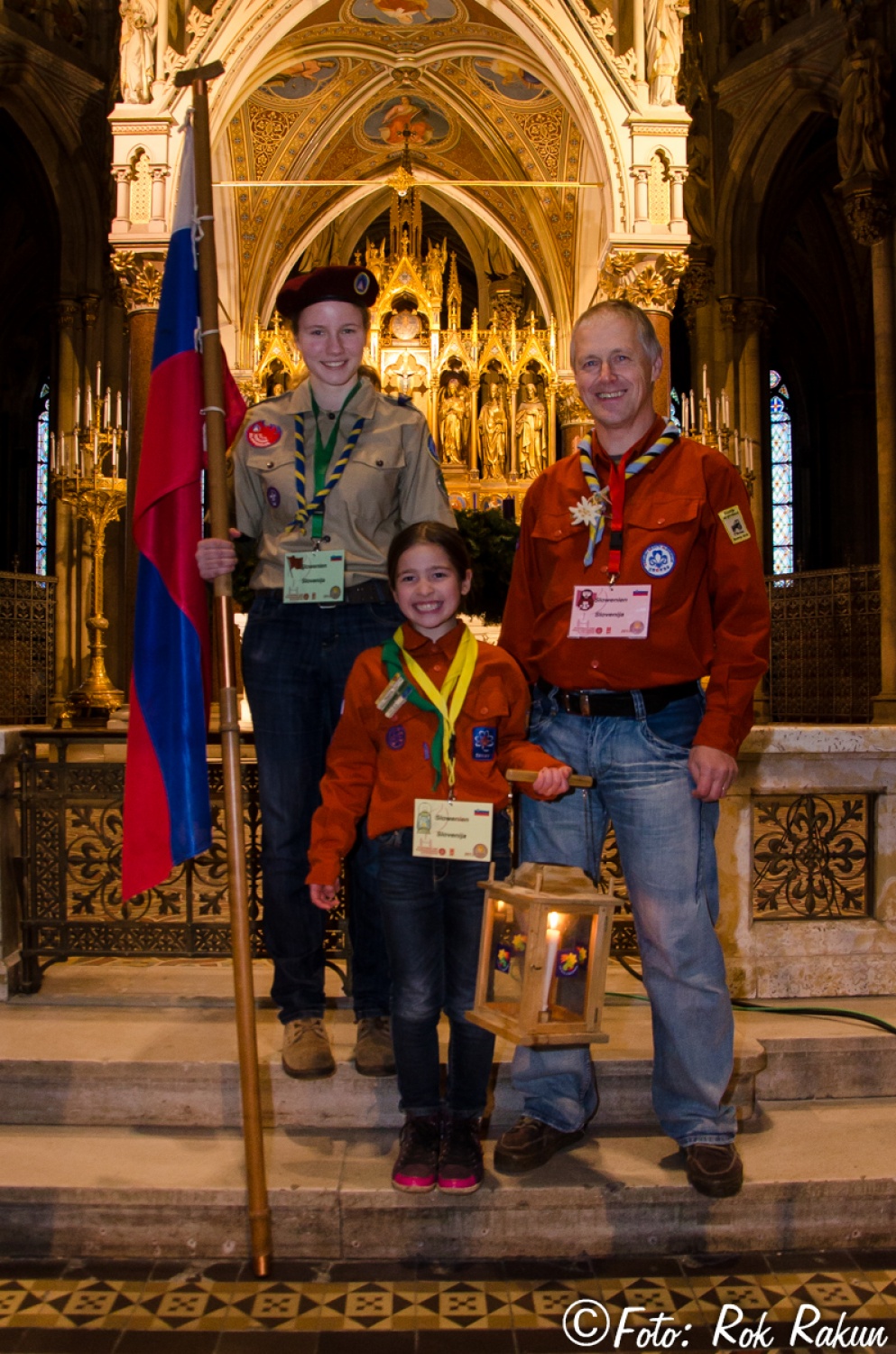 Luč miru iz Betlehema že v rokah slovenske delegacije