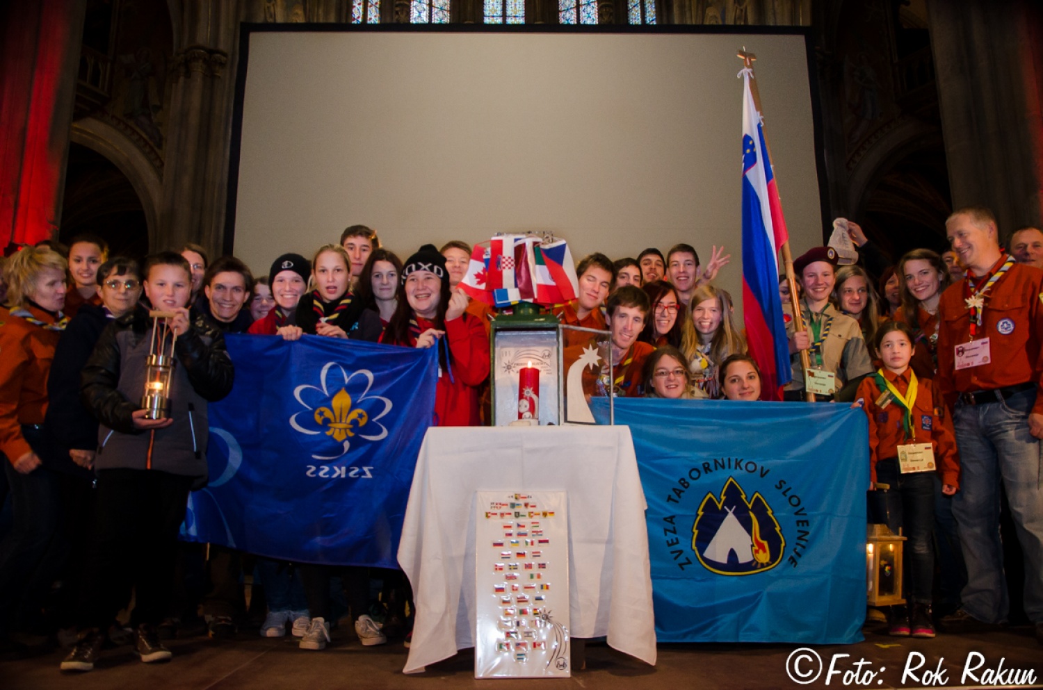 Luč miru iz Betlehema že v rokah slovenske delegacije